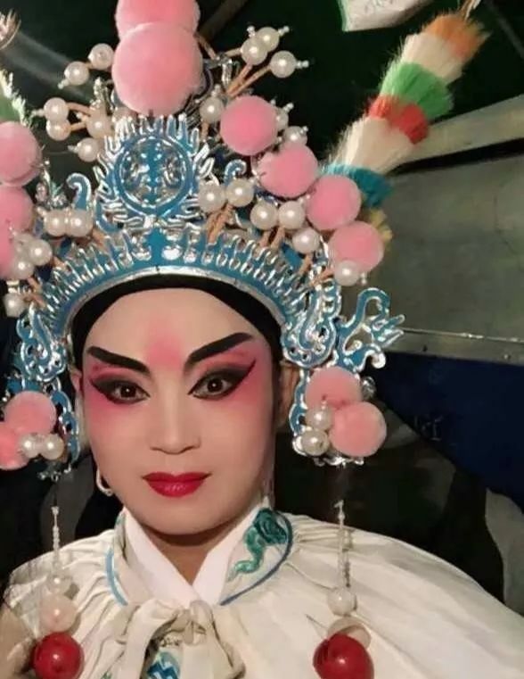 艺彩芬芳曲流香鲍彩芬