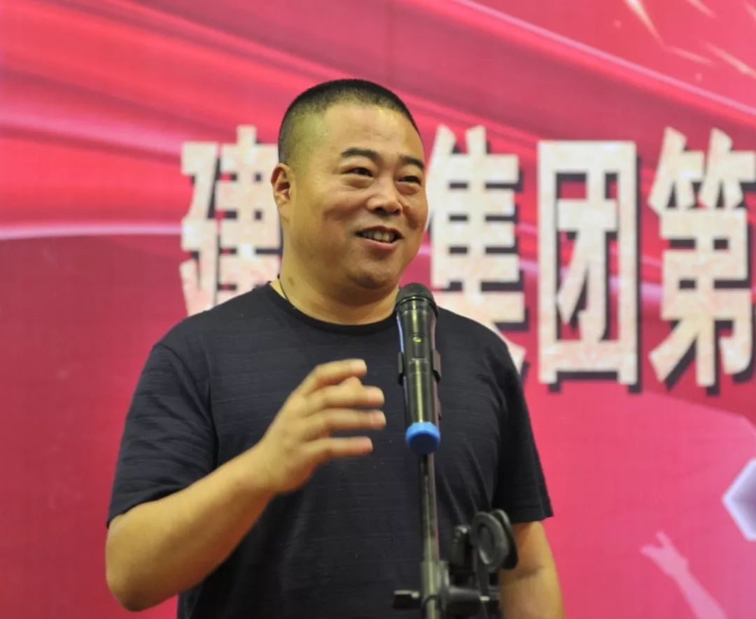 建龙集团副总裁,建龙北满总经理魏国栋在车工组大赛闭幕式上讲话9月5