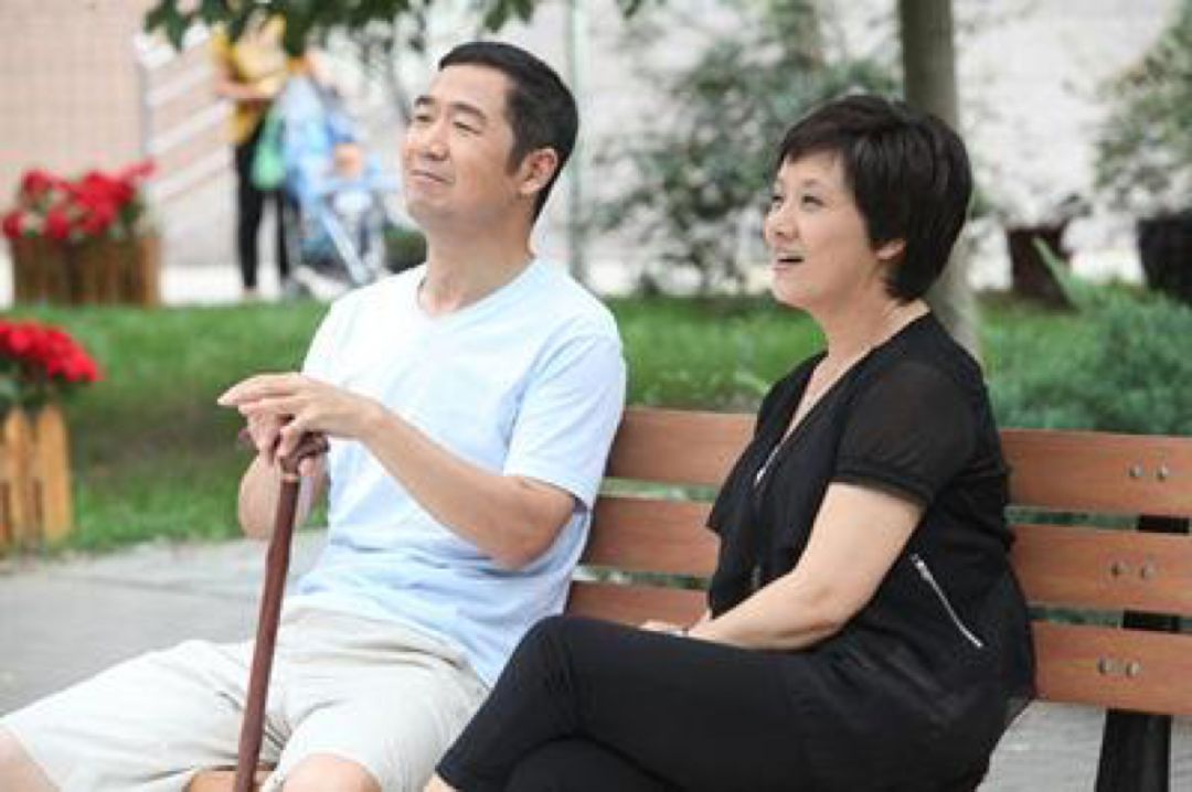 "最美王熙凤"因"老态"上热搜,而她却活得足够通透_邓婕