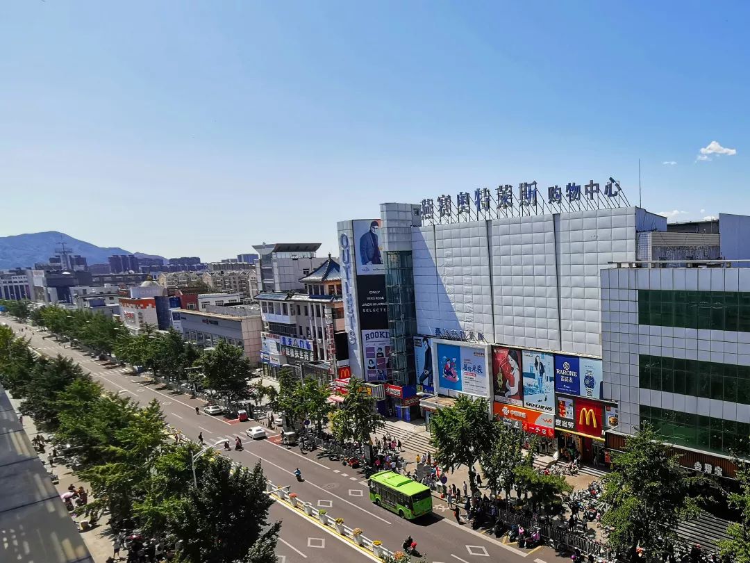 鼓楼南大街因其特殊的历史地位和商业价值,见证了密云的沧桑巨变,承载