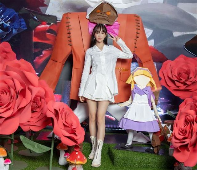 周淑怡南波儿成了好姐妹同游秀长腿周淑怡却因一点输个彻底