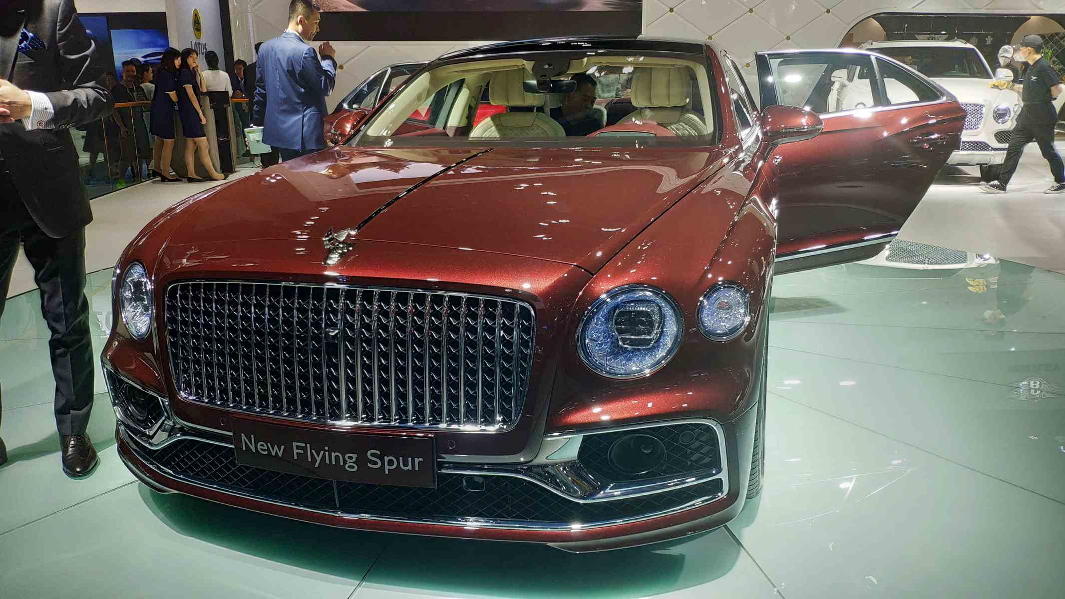 2019年成都车展全新宾利飞驰实车