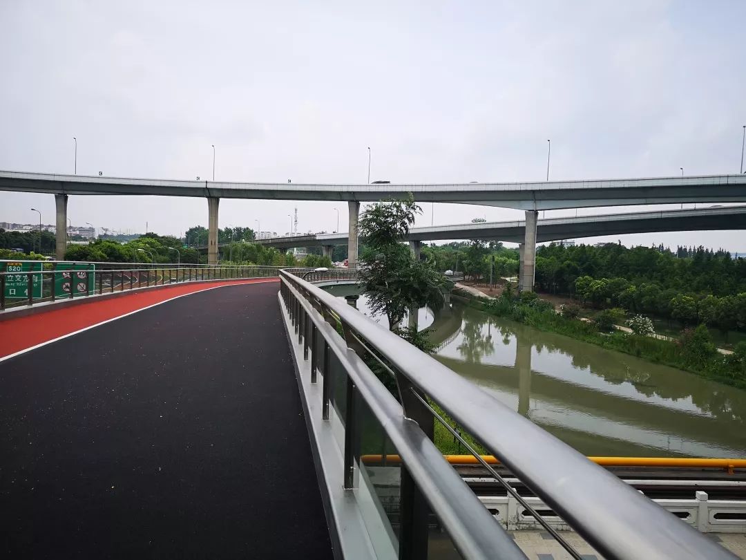 长宁变迁北翟路跨线慢行桥和天山西路地下慢行通道建成啦明年年初开放