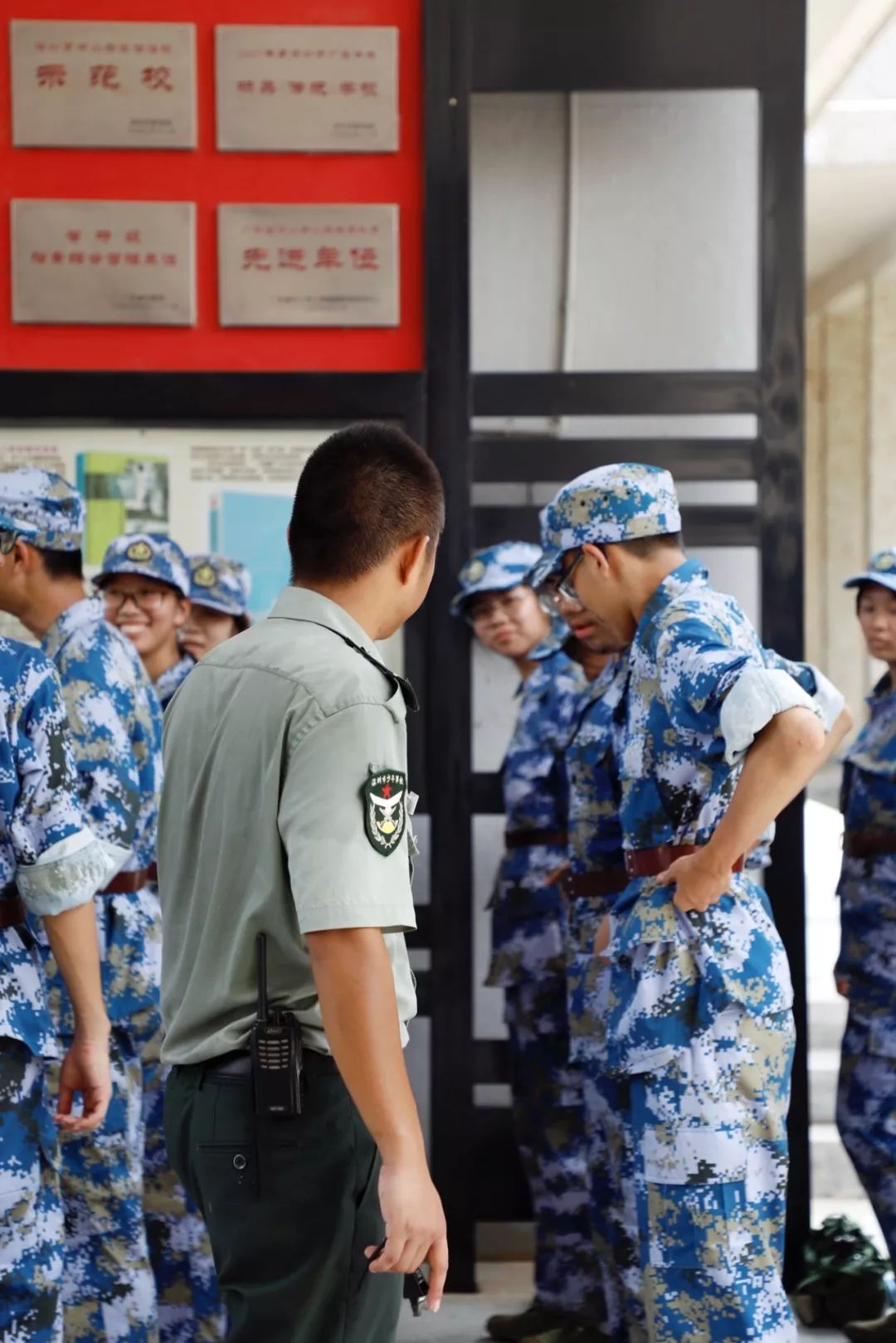 军帽腰带军装奏出了军人的灵魂奏出了属于军人的气质哨声踏步声