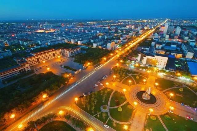 黄骅既有繁华街市的热闹亦有大学校园的宁静时尚与知性兼备青春与底蕴