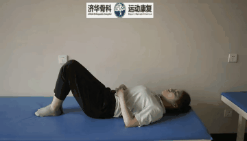 3,五点支撑:仰卧,去枕屈膝,双肘关节屈曲贴床,将腰背部抬起.