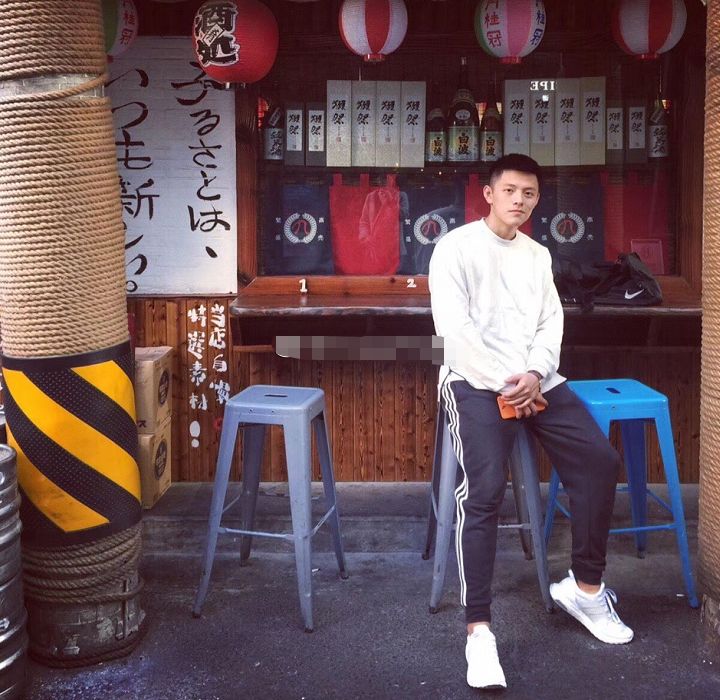 男孩发自拍背后的真相