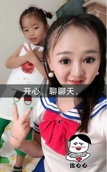 没有过多久就分手了,而小雯文和佳丽的爸爸在快手上面出演了很多的戏