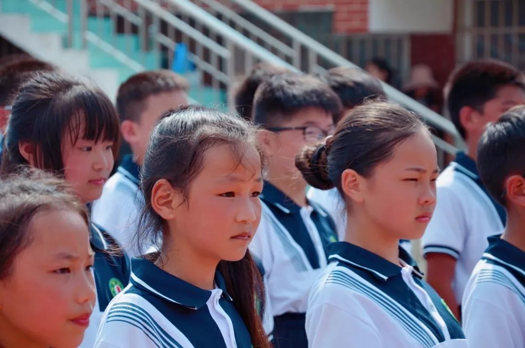 固始县永和中学2019级七年级新生军训会操表演激情绽放