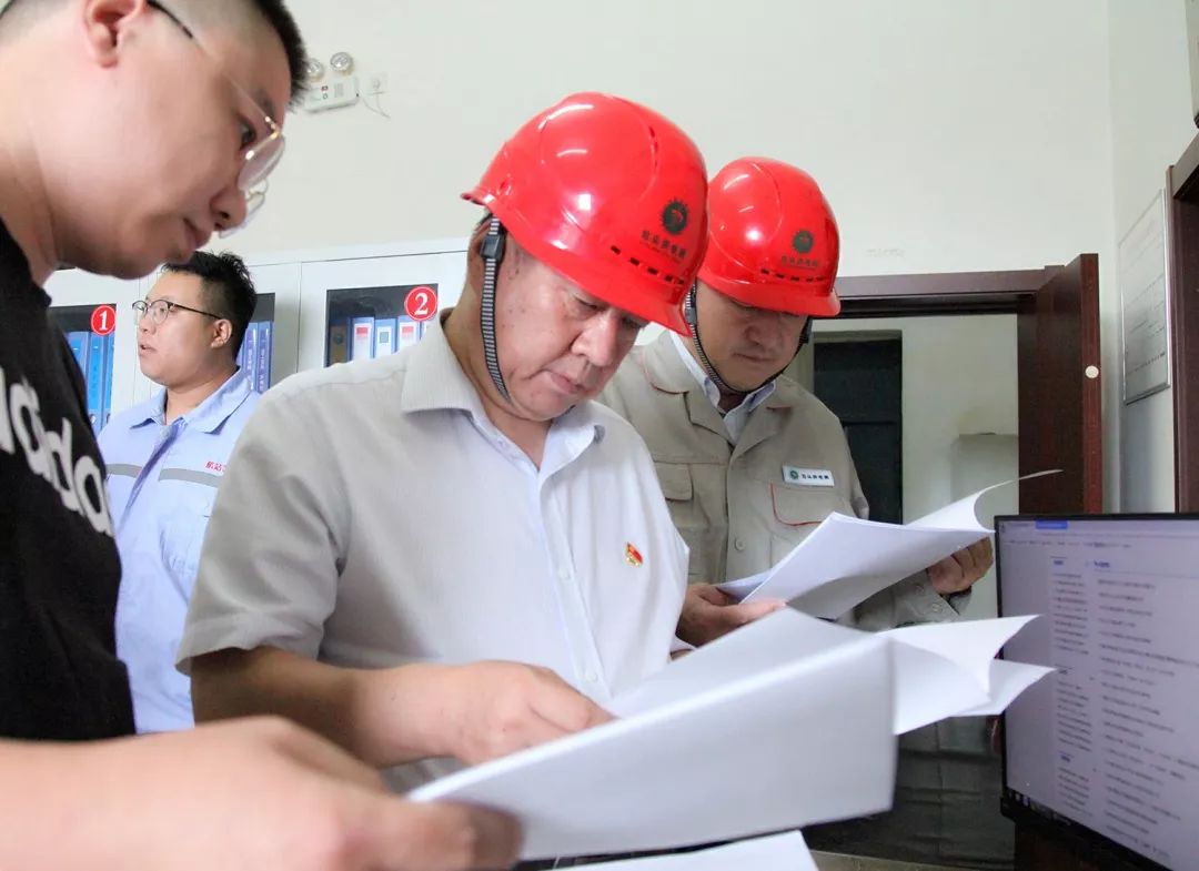 杨万春指出客户侧管理要坚持"安全第一,预防为主,综合治理"的方针