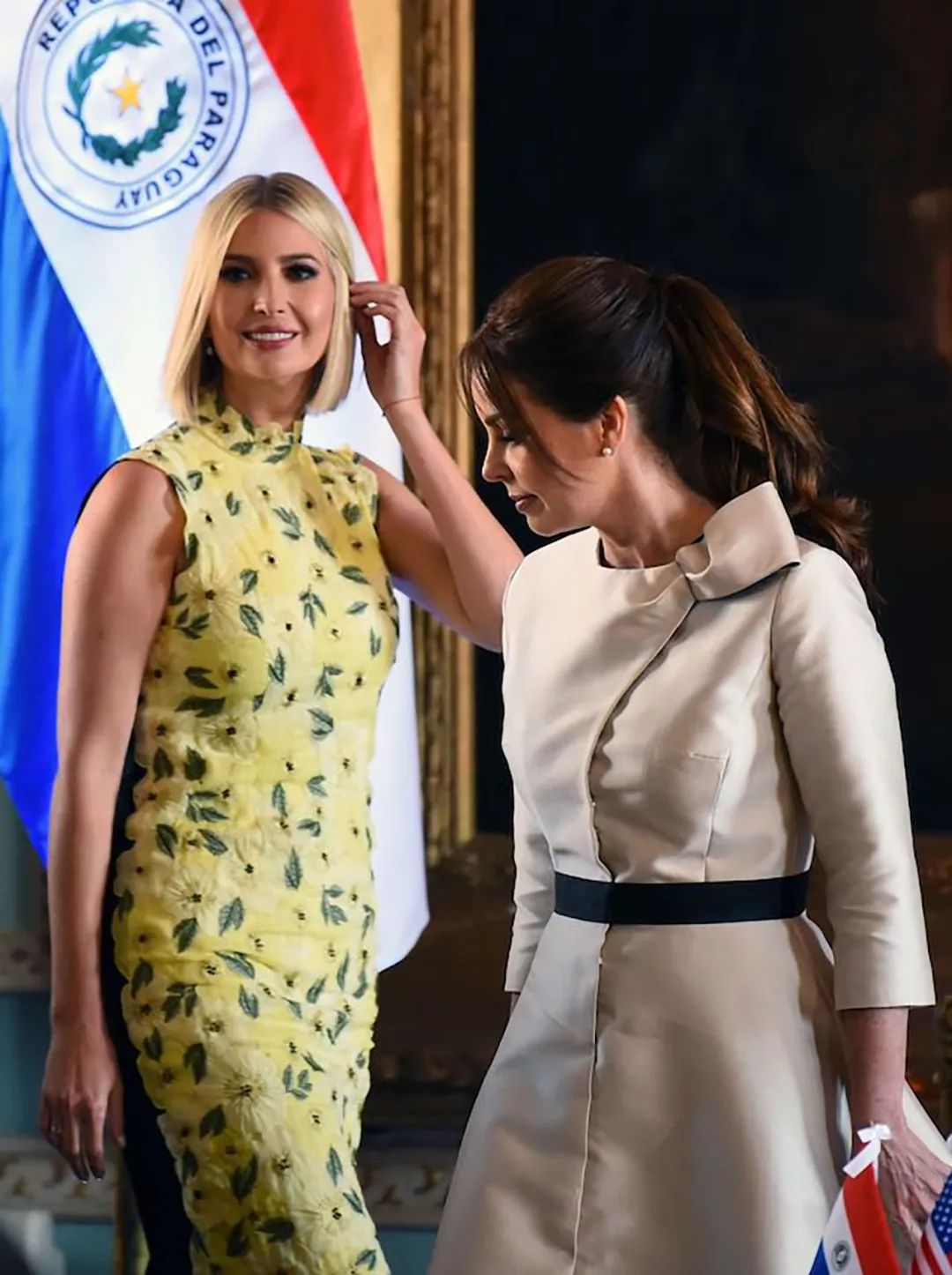 原创伊万卡在巴拉圭变双面娇娃,正面清纯背面性感,可第一夫人更惊艳