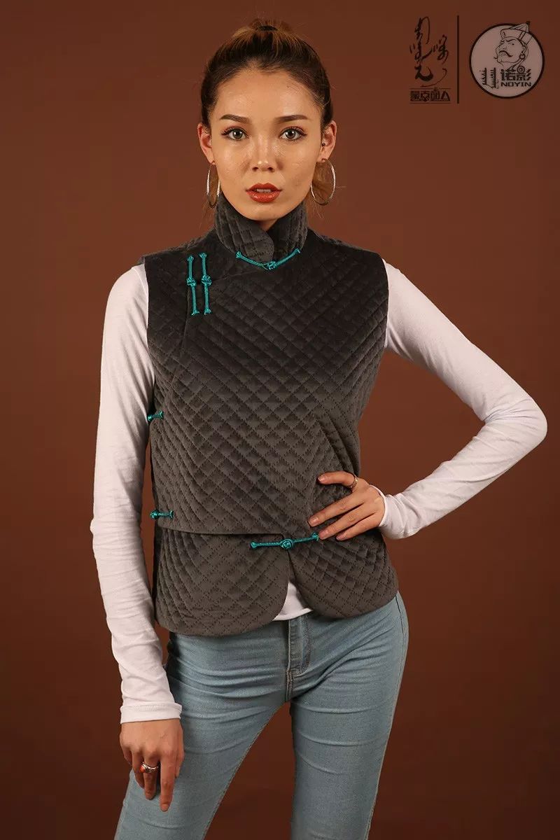 【蒙古时尚】民族风情侣马甲的正确穿法!满满cp感虐疯单身狗