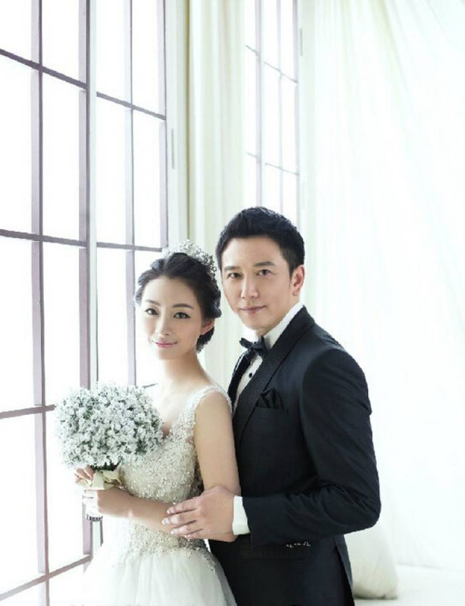 温嘉蓉直指温兆伦是个骗财骗色的大渣男,还说他们两人早在2004年就