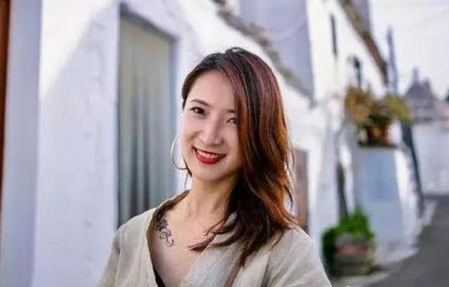 原创陈赫前妻许婧晒性感照太养眼好身材一览无遗惬意生活令人羡慕