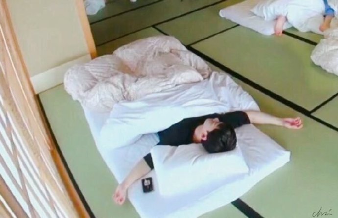 从睡姿看性格测试钟大海星型睡姿测试为多情多感的性格