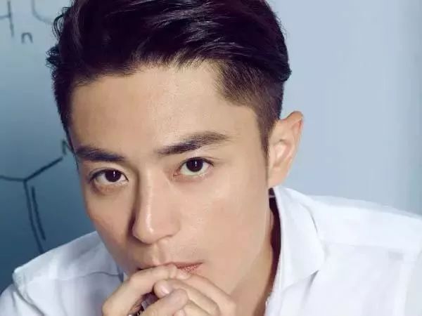 男士做雾眉 美瞳线,很帅!