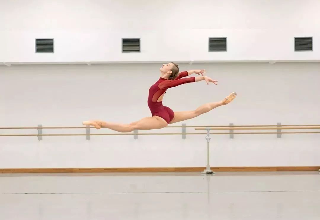 这才是值得"朋友圈"传阅的"真正的芭蕾脚"!