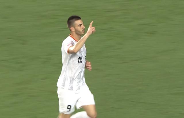 中甲最新积分榜:贵州豪取联赛7连胜,4分优势领跑冲超在望_莫塔