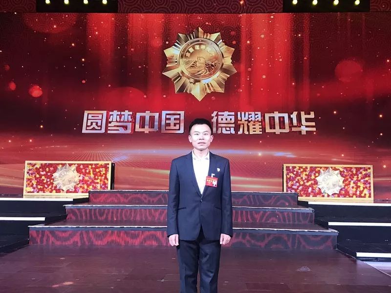 超赞载人深潜英雄唐嘉陵荣获第七届全国道德模范荣誉称号