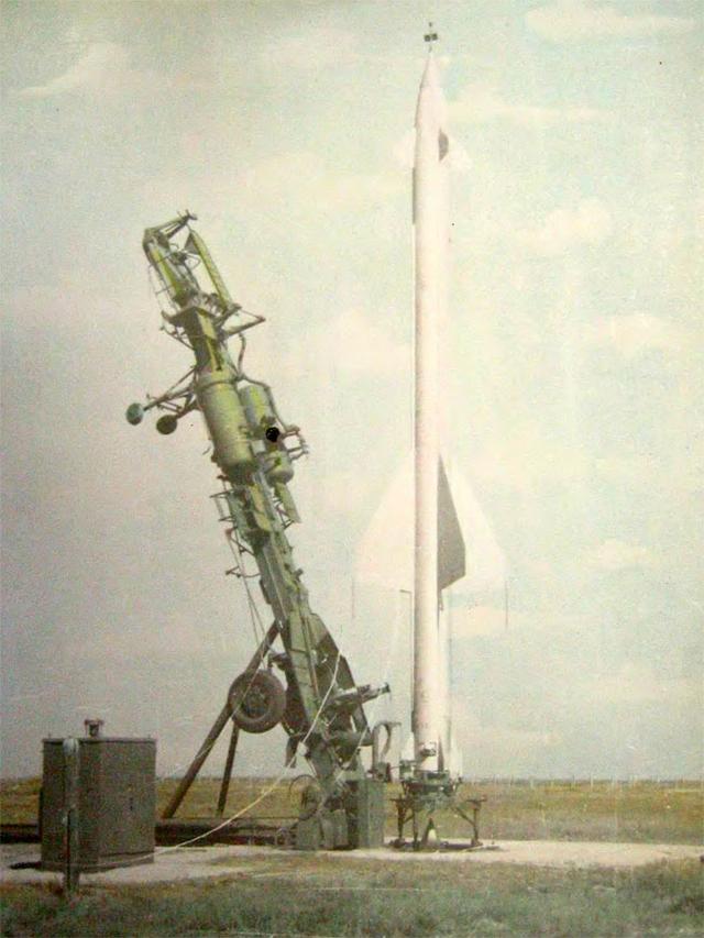 老照片:苏联第一款防空导弹安装,试射,打靶全过程_萨姆