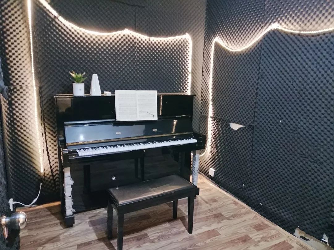 主营乐器教学以及琴房租借