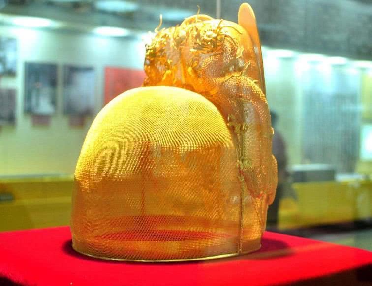 明朝万历皇帝的陵墓出土了两件价值连城的文物禁止出国展览