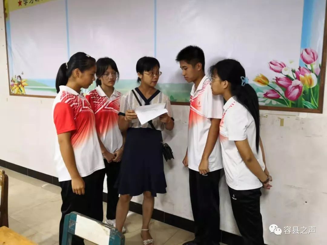三尺讲台演绎精彩人生丨访容县高中自治区级优秀教师罗飞凤