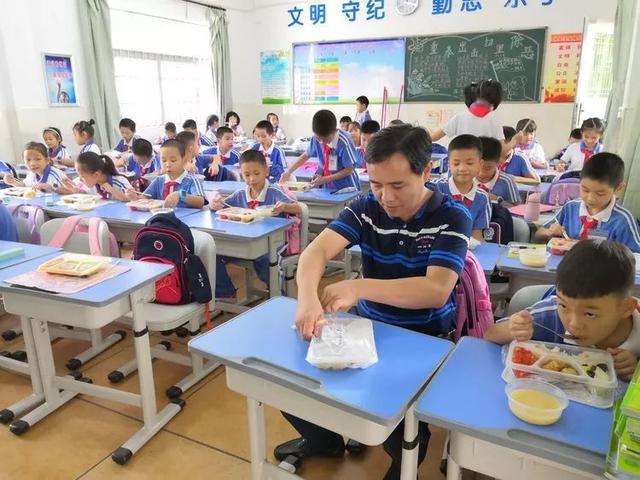 龙岗177所学校提供校内午餐，现场是这样的(图28)