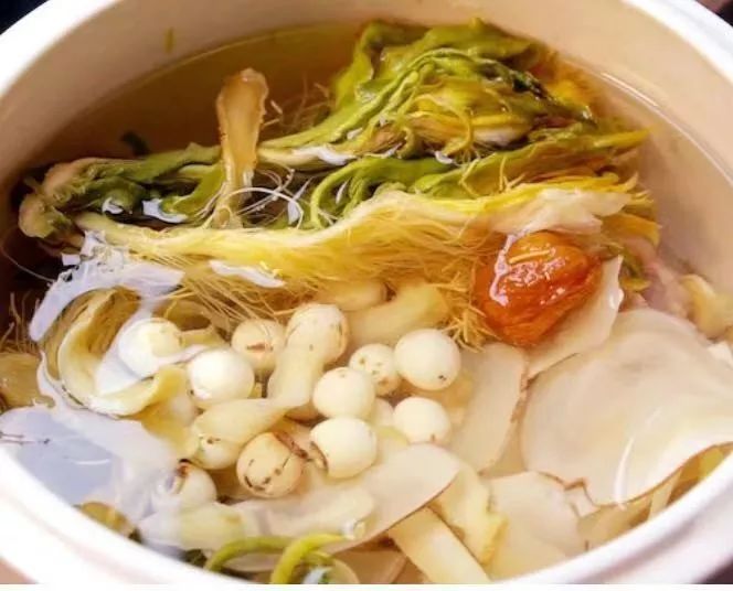 图片来源:下厨房用户@我是马小坏火龙果花一茬接着一茬,我们在果园