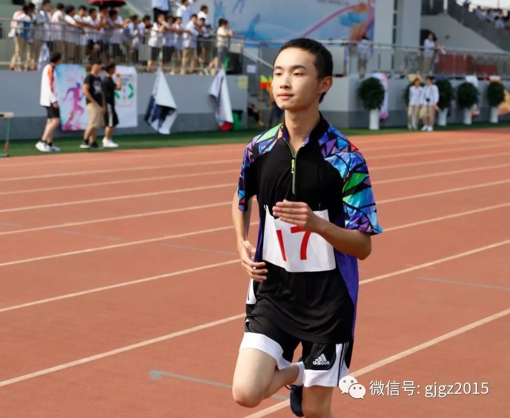 《加勒比海盜》中的傑克船長,他是德國交換生18歲生日派對的主持人,他