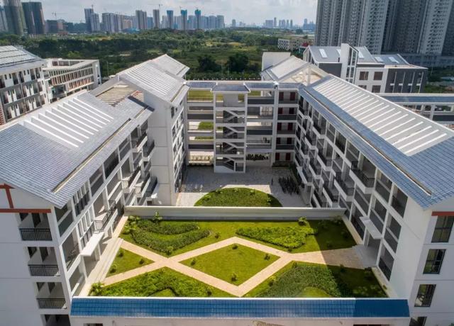 南宁市智兴路初级中学是江南区一所寄宿制公办学校