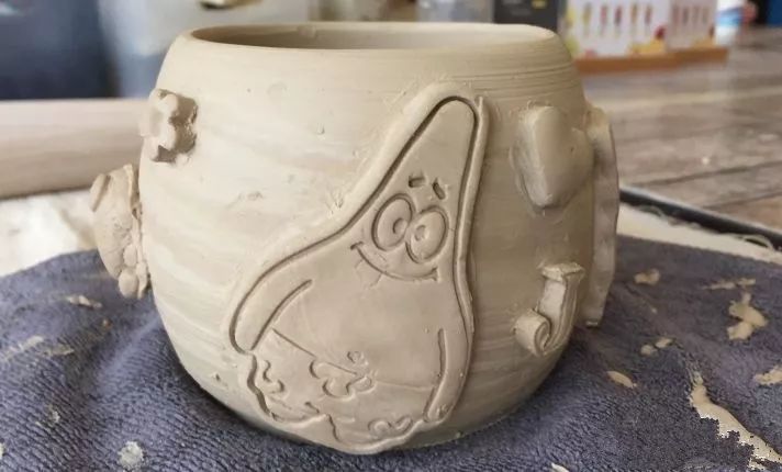 捏泥巴,拉胚上色,专属定制,9.9就能体验手工制作陶艺的乐趣!_杯子