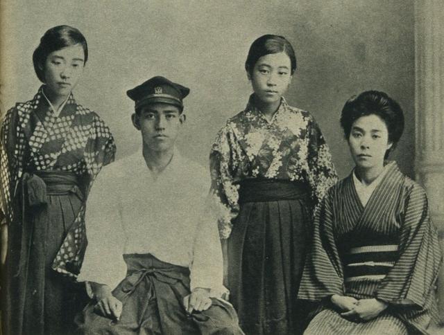 这是大正12年(1923)帝国大学时期的佐藤荣作——他