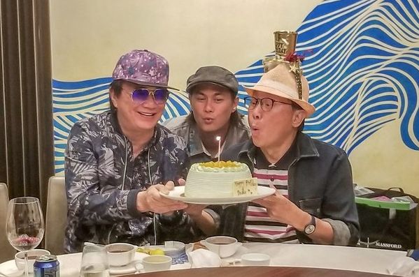 儿孙满堂!许冠杰71岁生日与77岁的许冠文一起庆祝