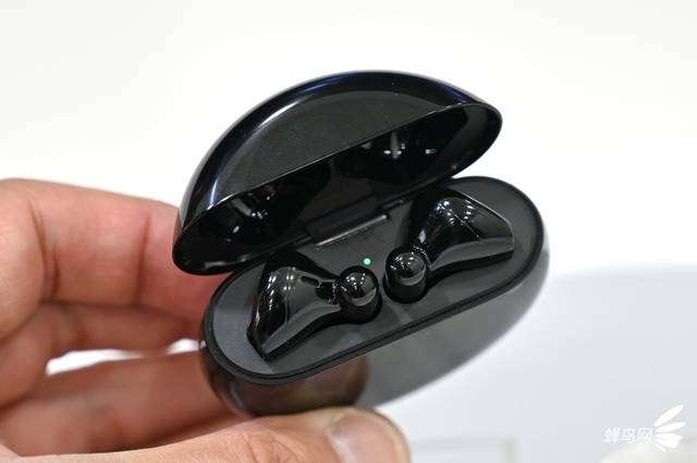 麒麟990见真容华为p30上新色无线耳机初带降噪