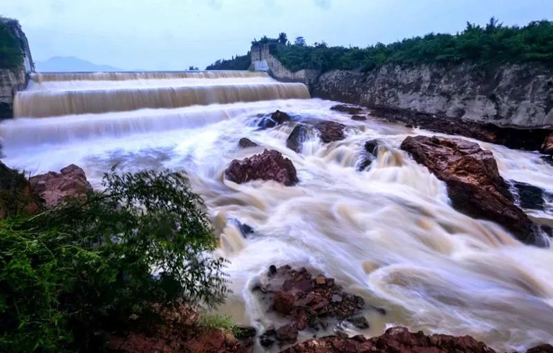 白草坪水库要放水啦!下游的注意安全了!