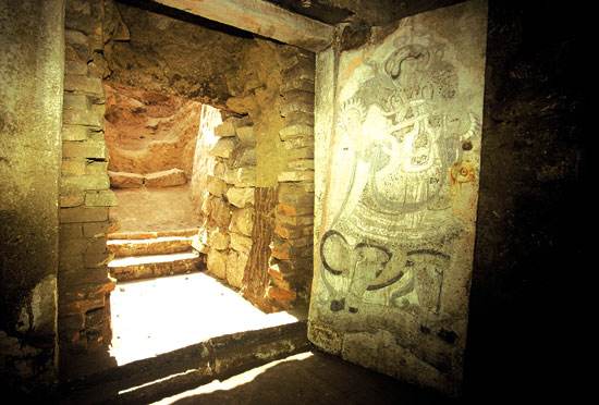 原创耶律羽之墓出土神秘镐形器专家经研究说搞不懂它是干啥的