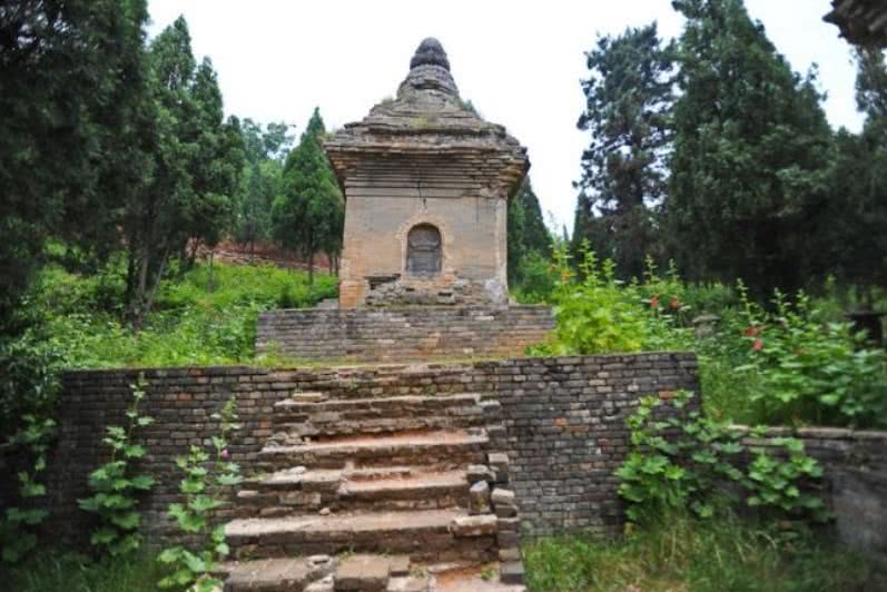 少林寺神秘的塔林少林寺歷代高僧的圓寂之地看後讓人感悟萬千