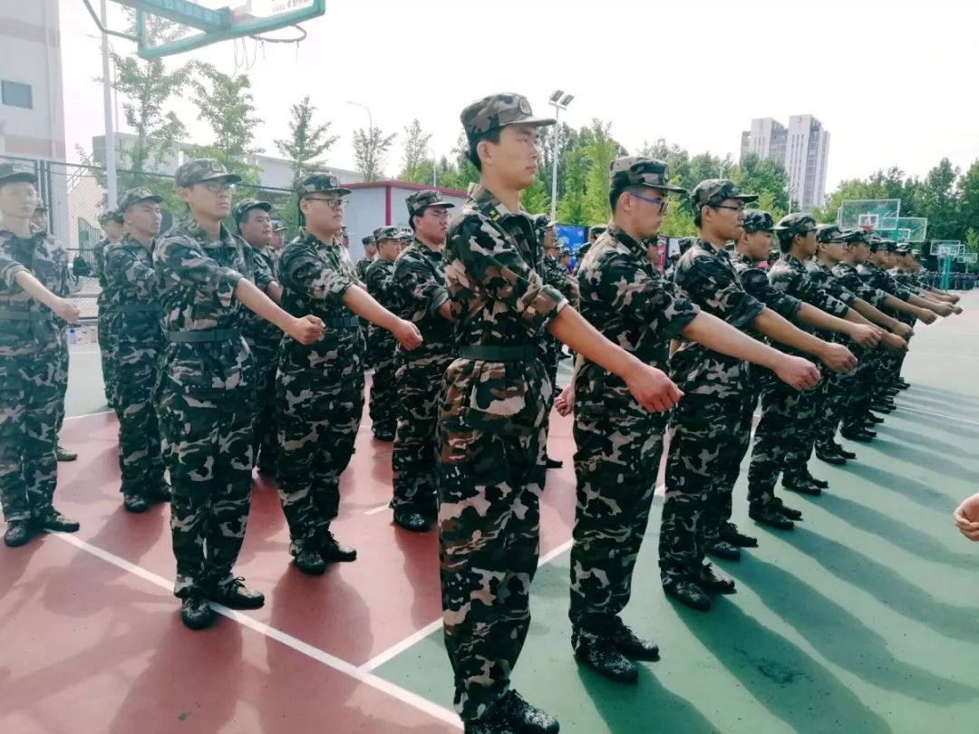 是教官对你们的期盼"再坚持三分钟"军姿也能站出那份骄傲昂首挺胸这一