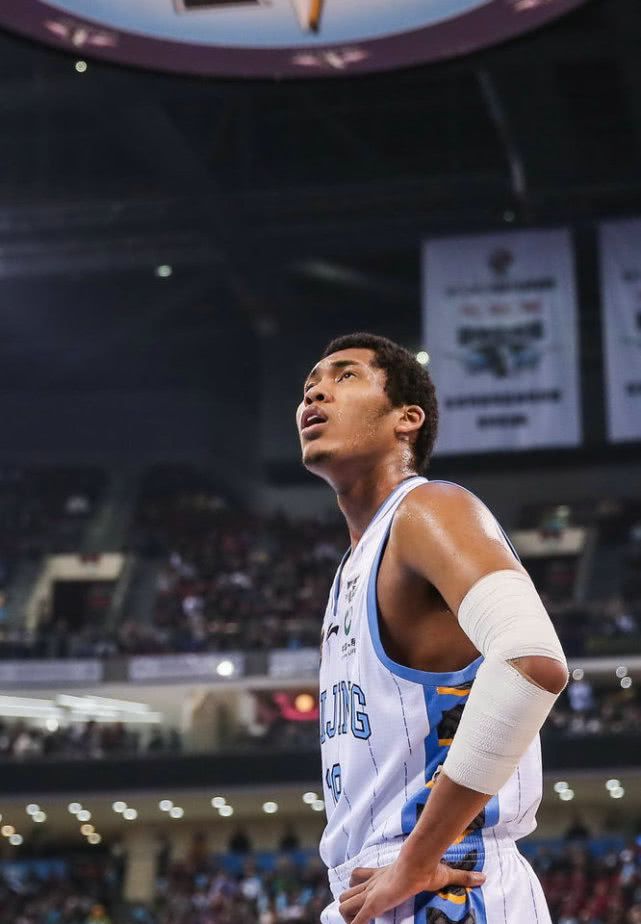 有越来越多的混血球员加入,大多数都是黑人,包括有丘天,祝铭震,彰中非