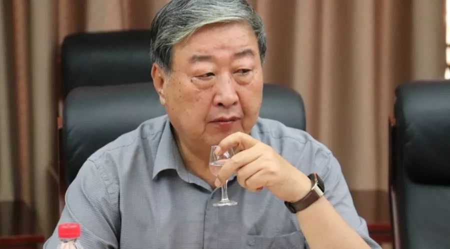 白酒专家齐聚石花把脉指导酒业发展