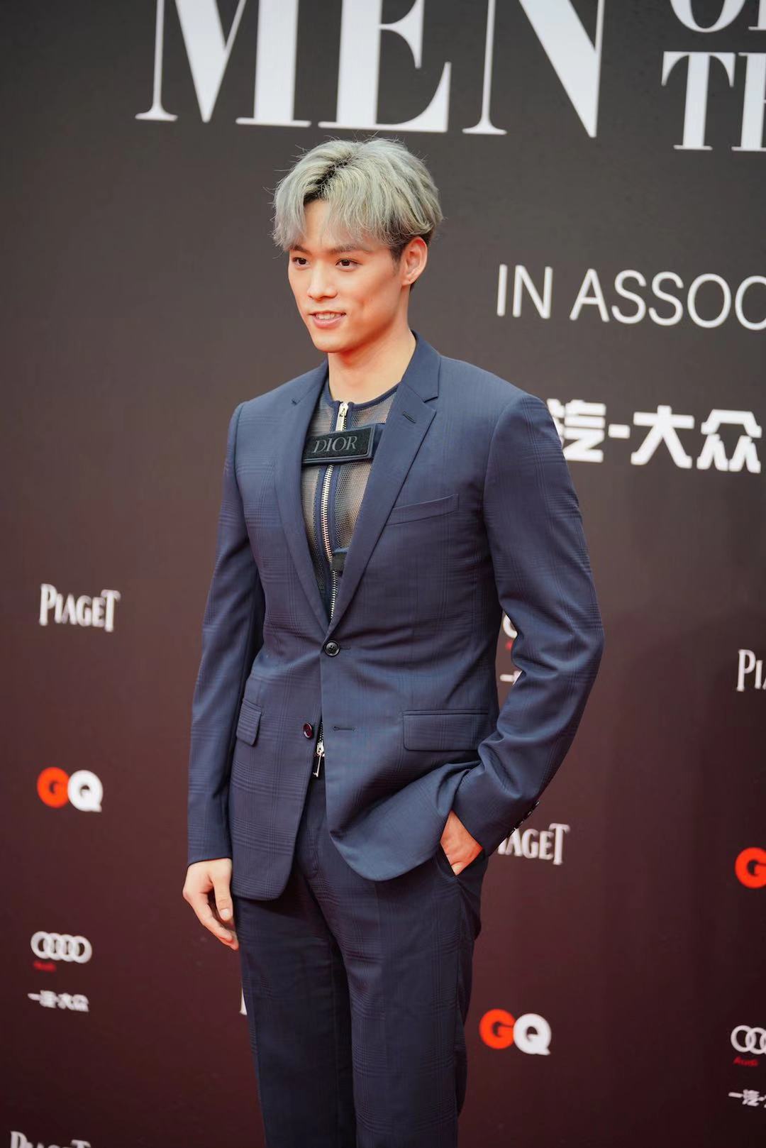 满屏大帅哥蔡徐坤王一博李现比帅董又霖没采访邓伦上热搜