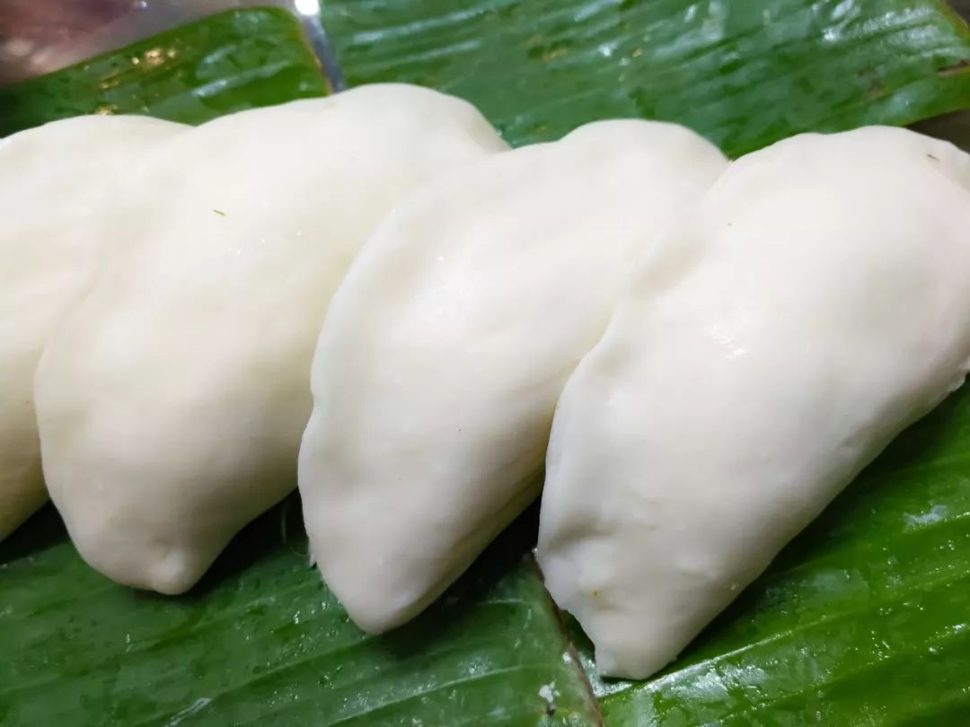 萝卜粄,是河源传统小吃之一,是最具客家风味的传统食品,雪白细嫩的