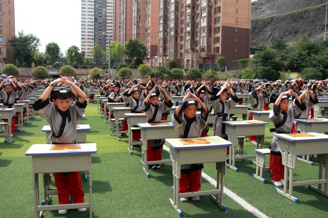 开笔启蒙黔南州小学新生开笔礼示范活动在都匀四小举行