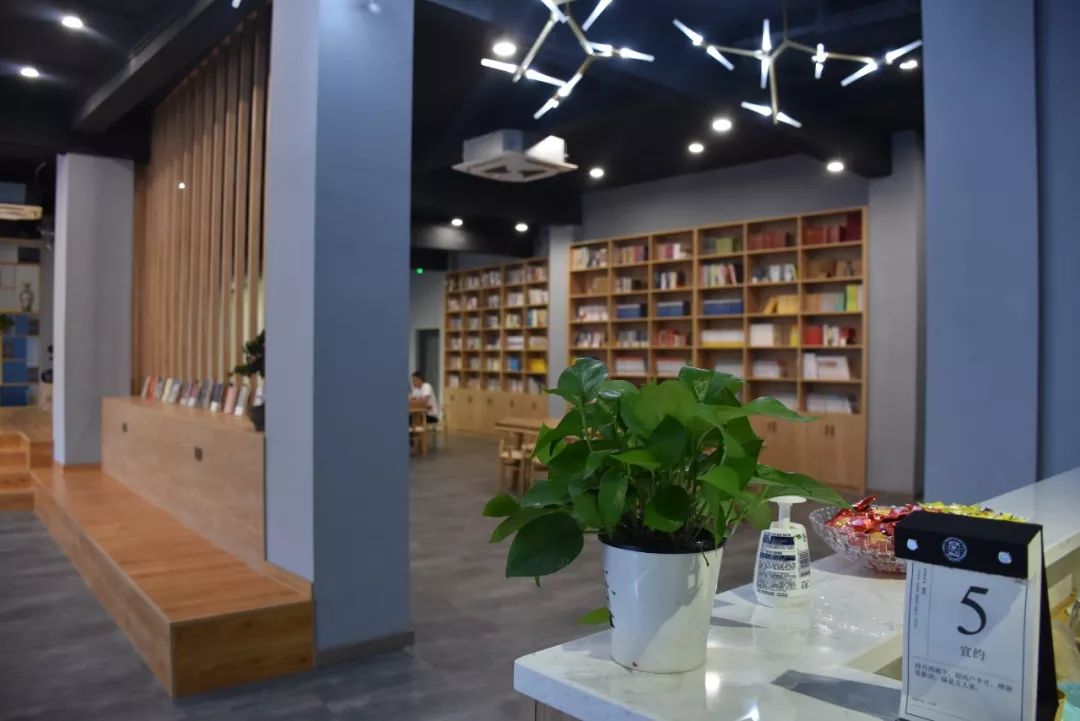 城市书房要成为百姓阅读的精神驿站
