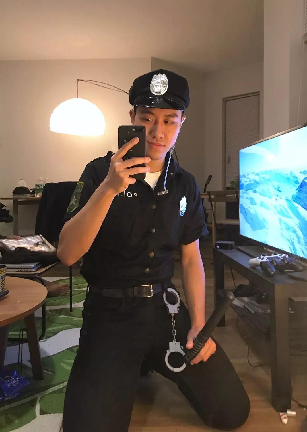 即将工作的自己能一直把制服穿的好看得体@金秀贤 22 警察-2