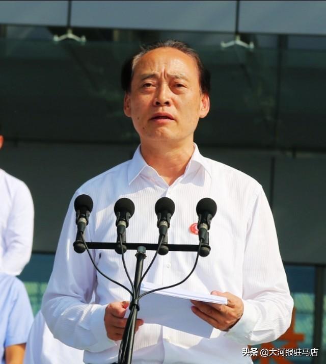 河南省委书记王国生致辞并宣布大会开幕.