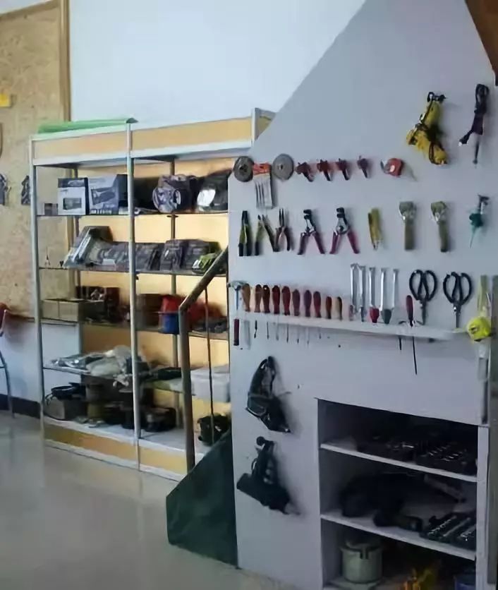 贵州某动车站的工具5s管理:国外木工房的工具5s管理:看完这么多好的