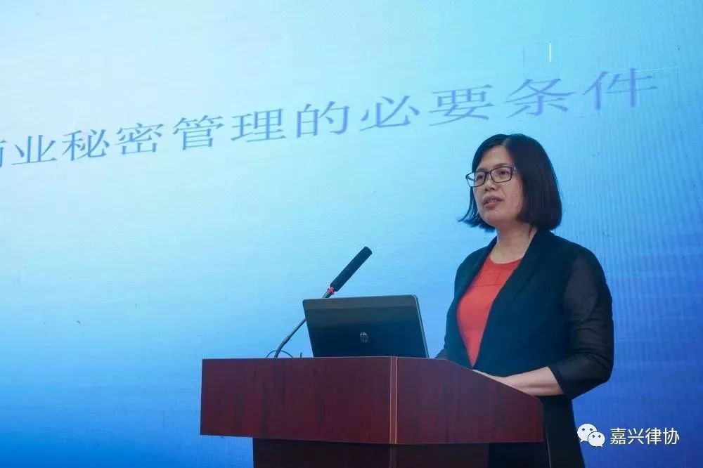 省司法厅党委委员,省律师行业党委书记朱晓晔作重要讲话,她指出法律