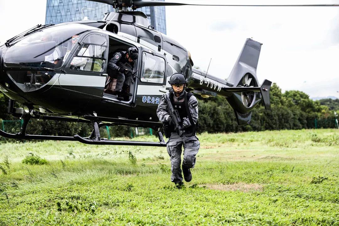 燃爆奉化公安直升機陸空作戰訓練視頻搶先看會飛的荷爾蒙來了